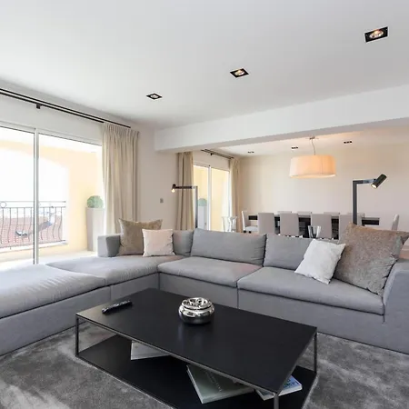An Exceptionally High Quaility Large Overlooking The Palais Des Festivals In - 1787 Apartment Cannes