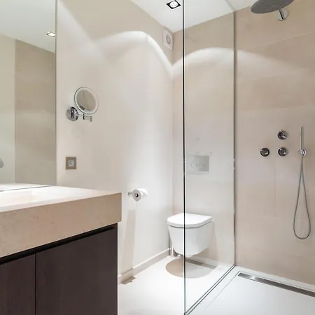 Apartment An Exceptionally High Quaility Large Overlooking The Palais Des Festivals In - 1787