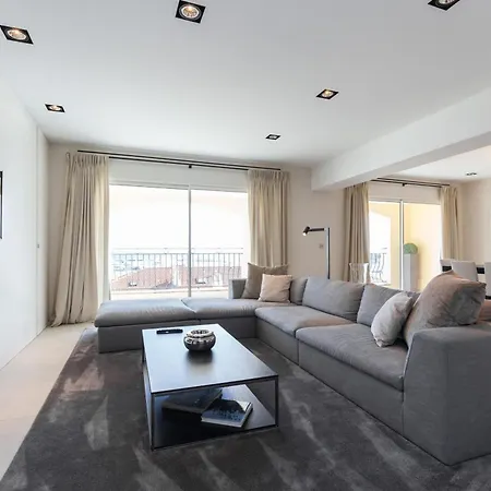 An Exceptionally High Quaility Large Overlooking The Palais Des Festivals In - 1787 Apartment *
