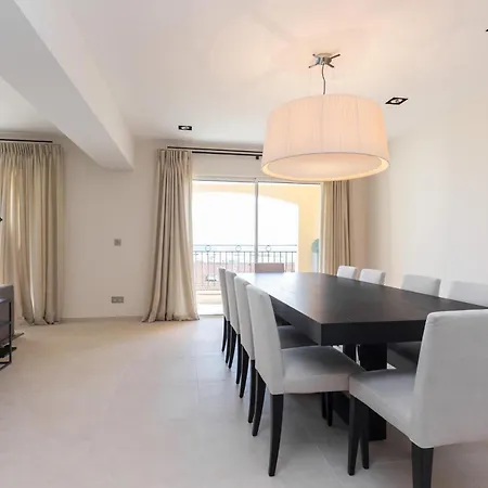 Apartment An Exceptionally High Quaility Large Overlooking The Palais Des Festivals In - 1787 *