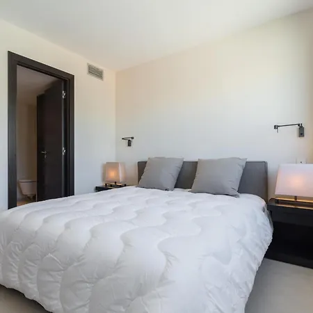 Apartment An Exceptionally High Quaility Large Overlooking The Palais Des Festivals In - 1787 *