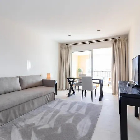 Apartment An Exceptionally High Quaility Large Overlooking The Palais Des Festivals In - 1787