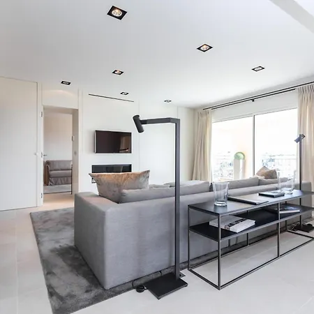 An Exceptionally High Quaility Large Overlooking The Palais Des Festivals In - 1787 Apartment Cannes