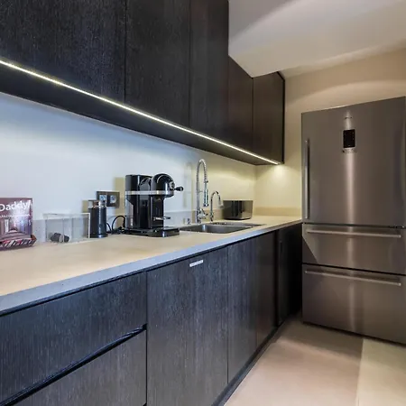 An Exceptionally High Quaility Large Overlooking The Palais Des Festivals In - 1787 Apartamento *